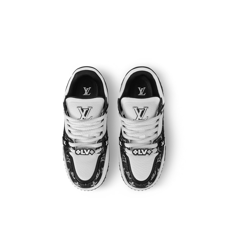 Sneaker Run Away